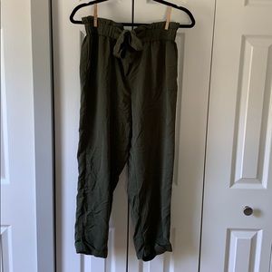 who what wear green ribbon pants